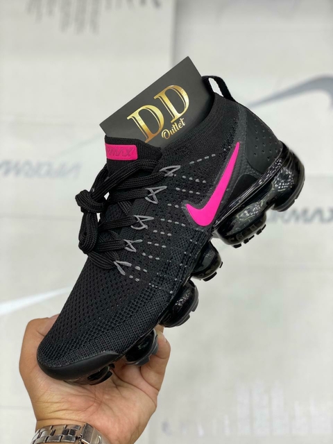Vapormax preto hotsell com rosa