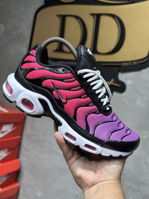 Pink nike best sale air max tn