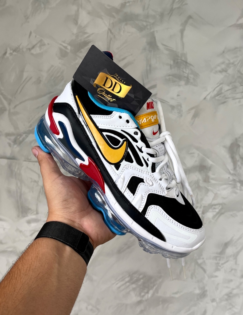 NIKE VAPORMAX EVO 2022 branco detalhes colorido