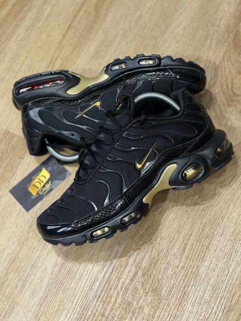 Nike Air Max Plus TN Preto e dourado
