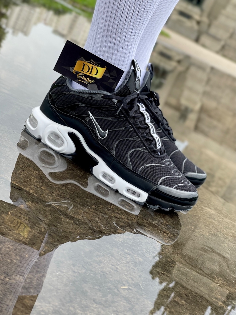 NIKE AIRMAX PLUS TN Preto com branco faixa