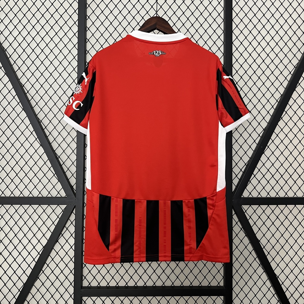 Camiseta Local Roja y Negra de AC Milan 2024 25 AREA10