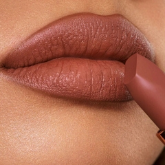 Matte Revolution Hydrating Lipstick en internet