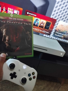 Xbox One S 1TB 4K HDR + Jogo Metal Gear Solid V (Console Semi-Novo)
