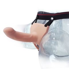 10021 | Cinta Peniana Oca Recarregável com Controle Wireless e 5 Modos de Vibração – HOLLOW STRAP-ON SILICONE CURVED DONG – 182013