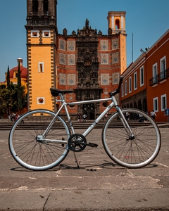 Bicicleta Ultraligera Urbana Plata Galáctica 700 MyBikeMx