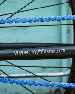 Bicicleta Ultraligera Urbana 700 Negro Mate Llanta Azul MyBikeMx - MyBikeMx
