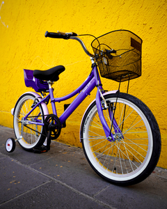 Bicicleta Infantil Lila Con llantitas Entrenadoras y Portamuñecas MybikeMx - comprar en línea