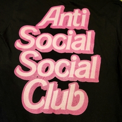 Playera Anti Social Social Club x Barbie en internet