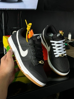 SB DUNK LOW TOTAL BLACK GUM