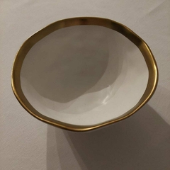 Bowl branco e dourado em porcelana 15cm diâmetro - CartMix, loja online especializada em Home Decor, Tablescape e Lifestyle