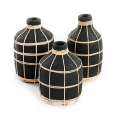 Vaso Bali Chopan II Cerâmica Negra e Rattan - CarmelaBlend ® | Online e Descomplicado