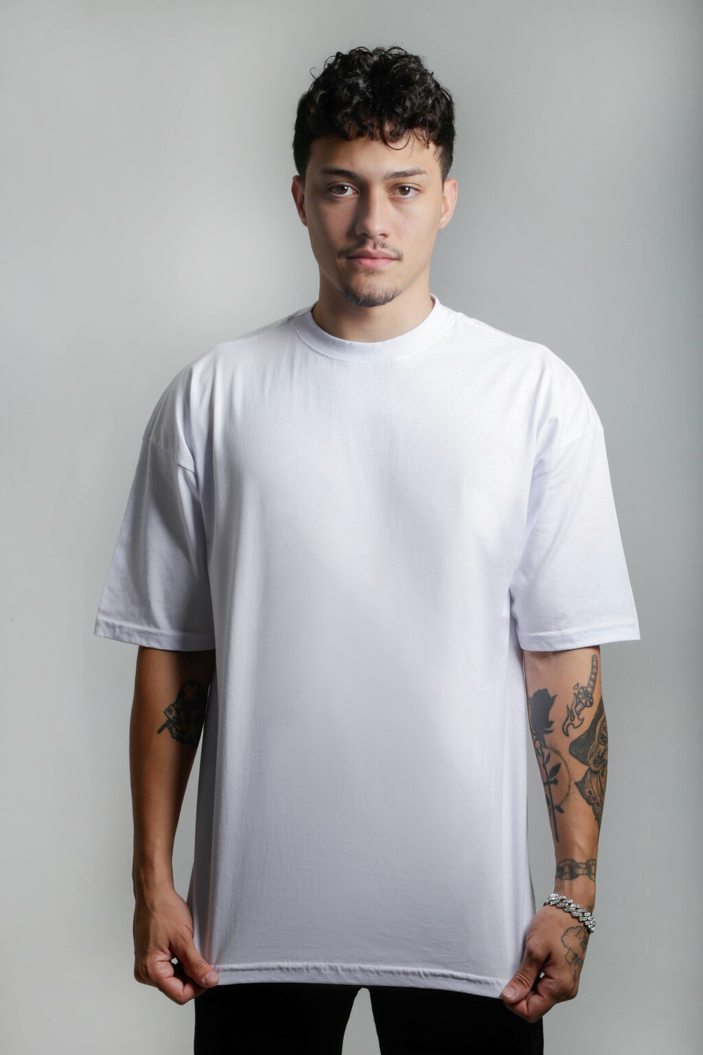 Camiseta OVERSIZED branca lisa blusa camisa Streetwear em algodão 30.1  modelo Premium OVERSIZED
