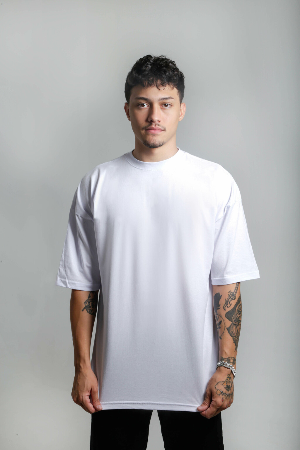 Camiseta OVERSIZED branca lisa blusa camisa Streetwear em algodão 30.1  modelo Premium OVERSIZED