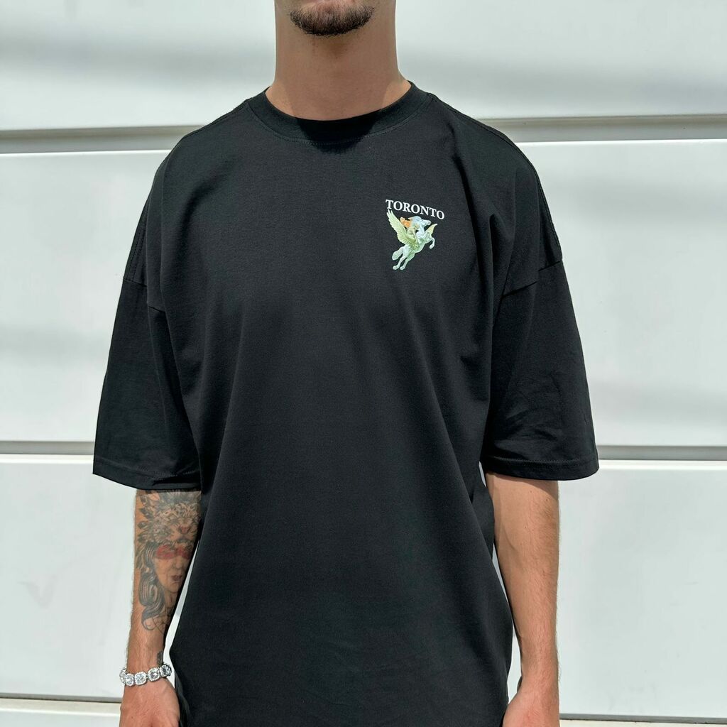 Blusa preta modelo 2025