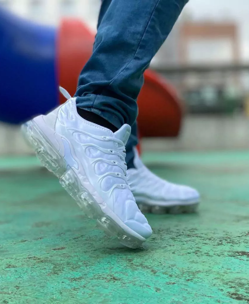 Nike vapormax branco e azul 2025