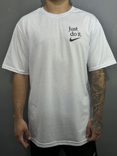 Camisa Nike na internet