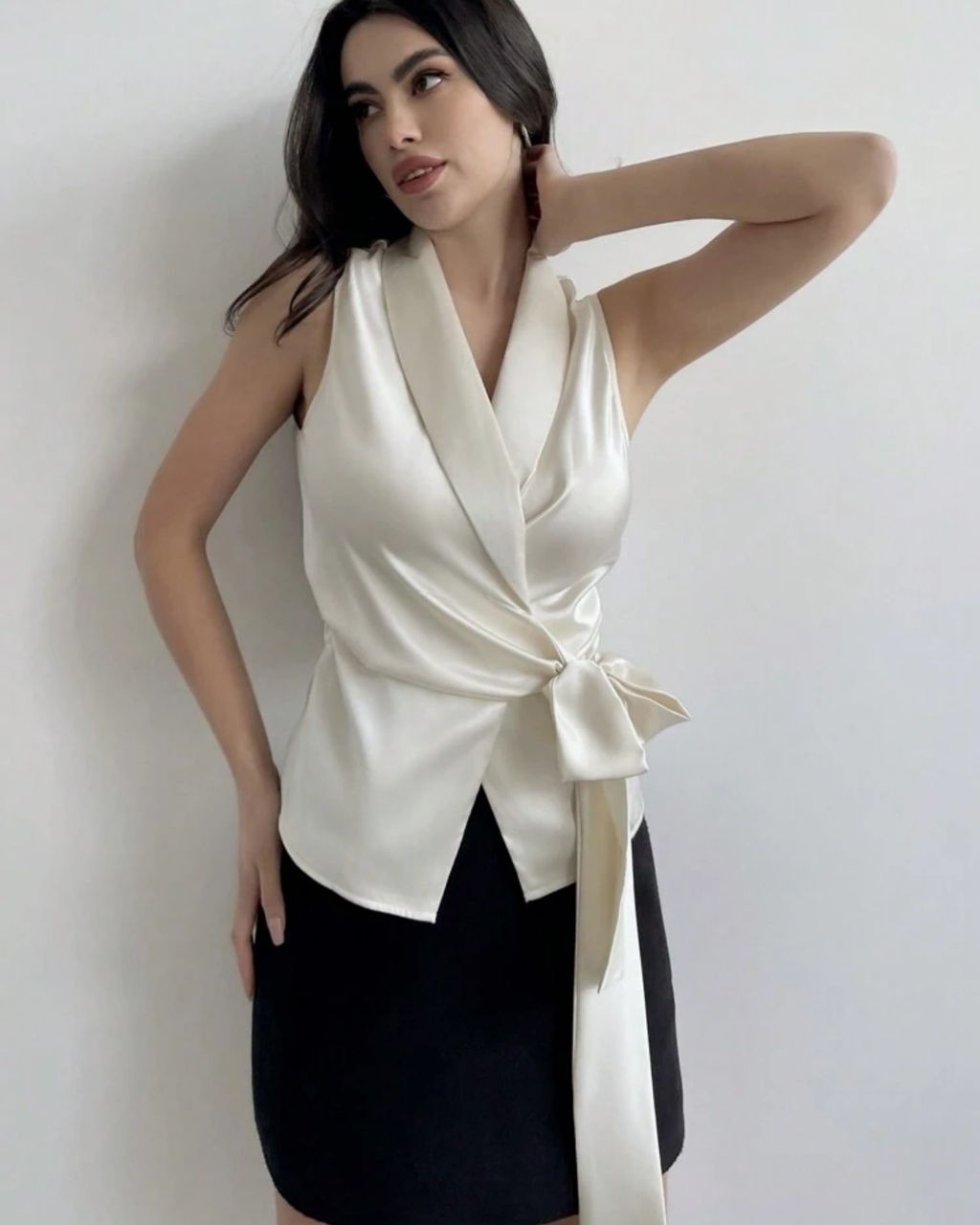 blusa cruzada con cintura ajustable saten