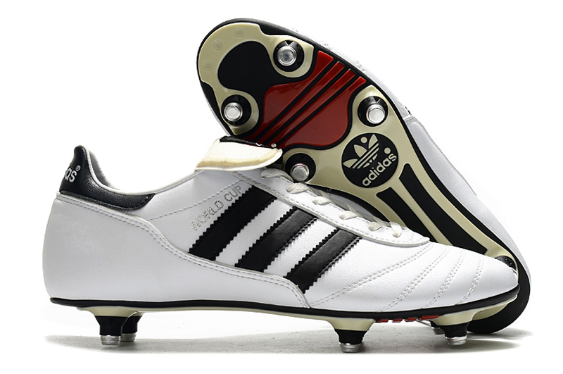 Chuteira Adidas Copa Mundial SG Classica em Branco e Preto