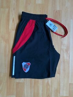 SHORT BERMUDA CON CIERRE RIVER PLATE IMPORTADO MICROFIBRA NEGRO 2025 - tienda online