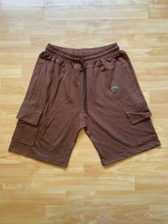 BERMUDA LACOSTE ALGODON CARGO MARRON