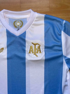 CAMISETA AFA SELECCION ARGENTINA RETRO NUEVA TITULAR 2024 en internet