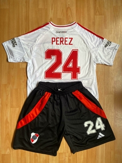 CONJUNTO RIVER PLATE CAMISETA TITULAR Y SHORT CON BOLSILLOS Y CIERRE ENZO PEREZ NUEVO 2025 en internet