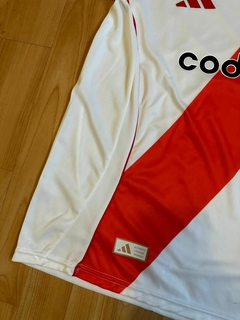 NIÑO CAMISETA RIVER PLATE ECHEVERRI TITULAR NUEVA 2025 - FAQ INDUMENTARIA