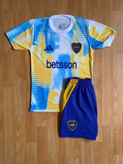 NIÑO CONJUNTO CAMISETA Y SHORT BOCA JUNIORS PREMATCH 2025 en internet