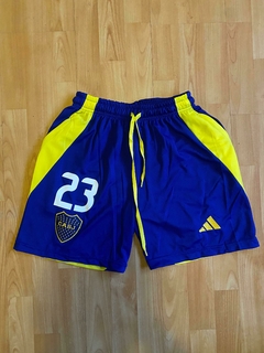 SHORT BERMUDA CON CIERRE BLANCO BOCA JUNIORS CON NUMERO TITULAR 2025