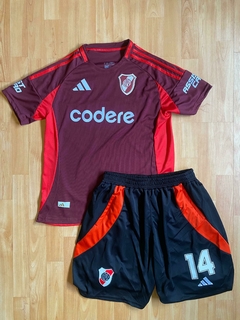 CONJUNTO CAMISETA RIVER PLATE SUPLENTE Y BERMUDA CON CIERRE 14 LBDT 2024 25 NUEVO - comprar online