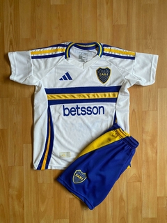 NIÑO CONJUNTO CAMISETA Y SHORT BOCA JUNIORS SUPLENTE 2024 25