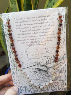 AMULETO AMBAR CON PIEDRA LUNAR