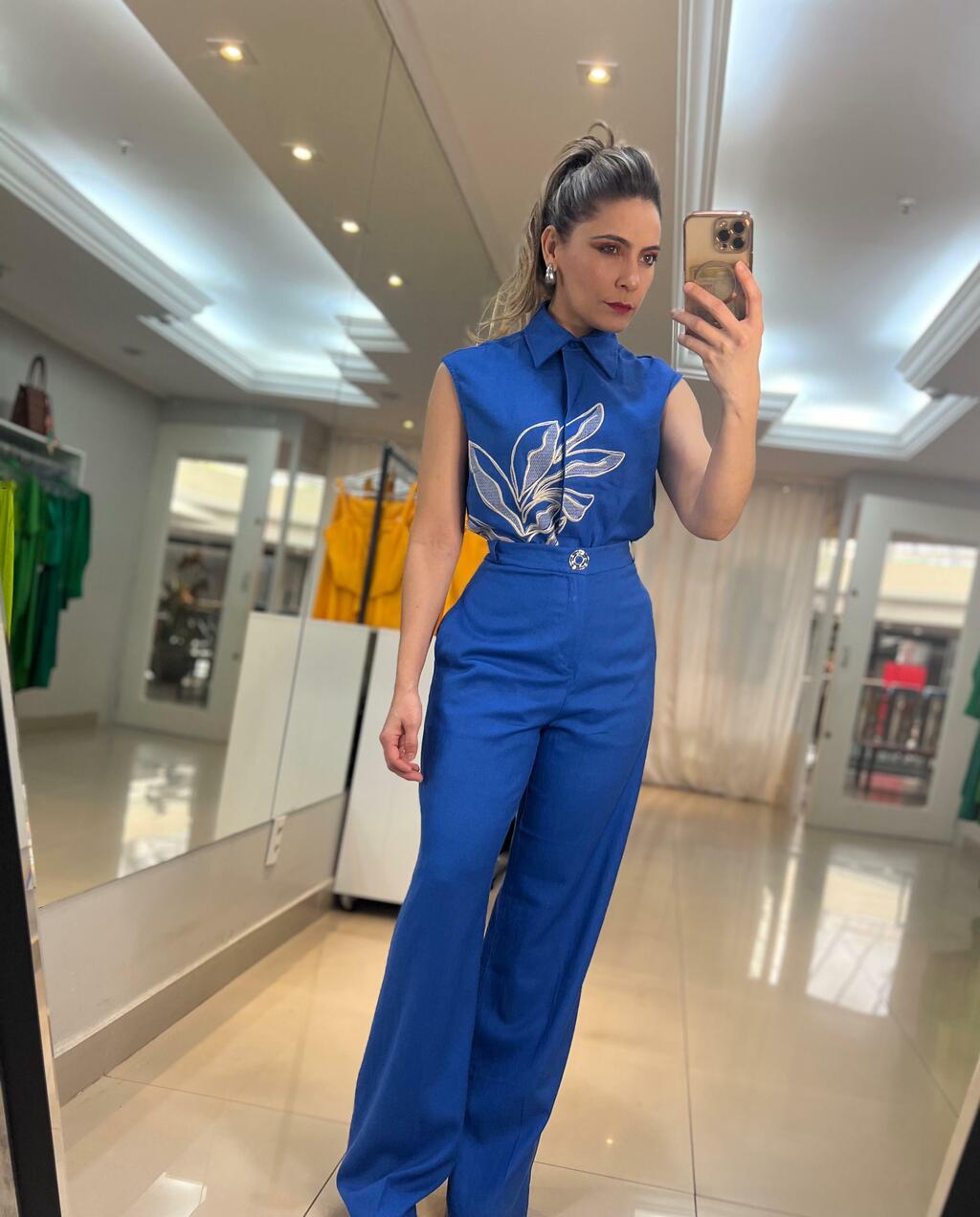 Conjunto MARIAH de Calca Pantalona e Blusa com Botoes na Frente
