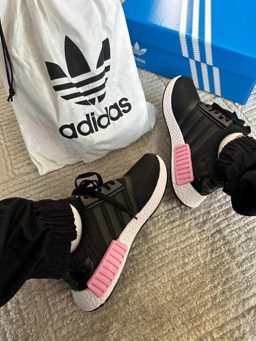 Adidas nmd r1 preto e rosa discount