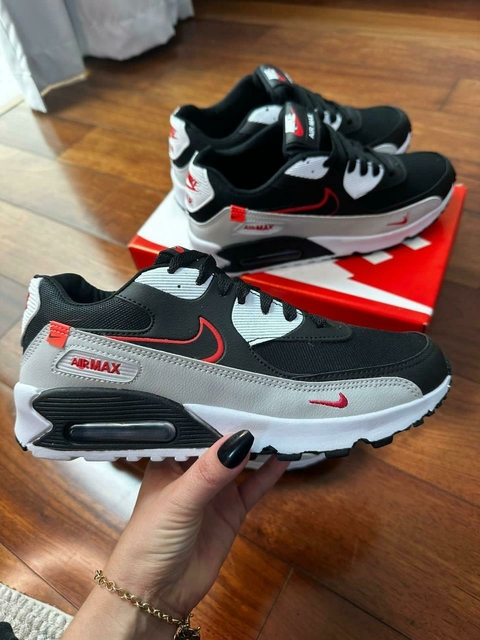 Nike air max preto e vermelho 2025