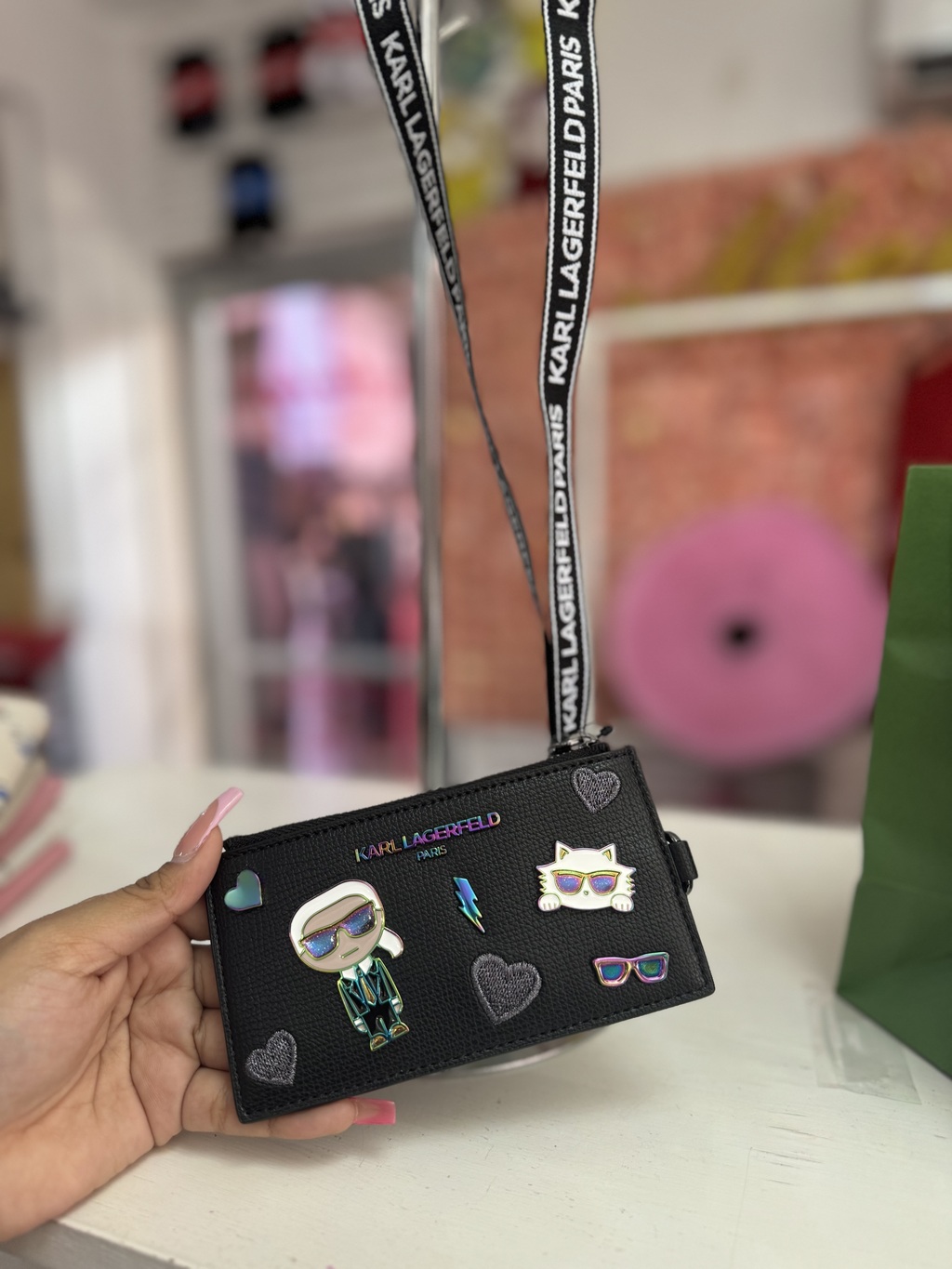 Monedero con strap para cuello karl Mely s Beauty