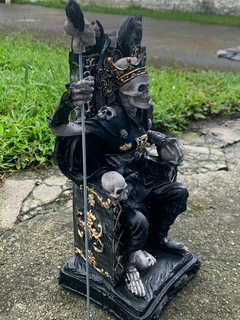 Escultura Caveira No Trono G- Resina - comprar online