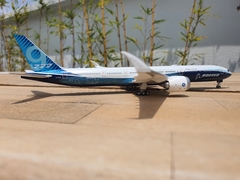 BOEING HOUSE COLORS 777-9 folded wingtip en internet