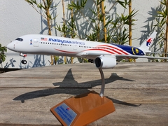 MALAYSIA AIRLINES AIRBUS A350-900 1:200 INFLIGHT200 *MOTOR PEGADO* - comprar en línea