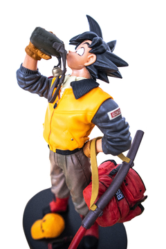 Figura de Goku Explorador Cantimplora - Simil Banpresto en internet