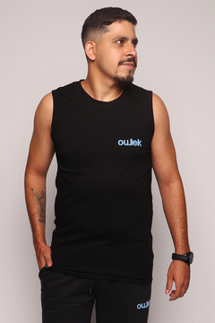 REGATA OULEK PRETO COM LOGO AZUL - comprar online