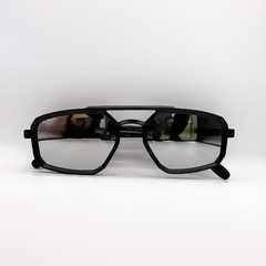 Óculos Dom espelhado na internet