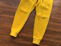 Nike Tech Fleece "Yellow" na internet