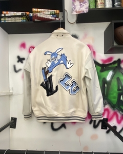 Jaqueta LV Varsity “Multi-Patches Mixed/Milky White” na internet