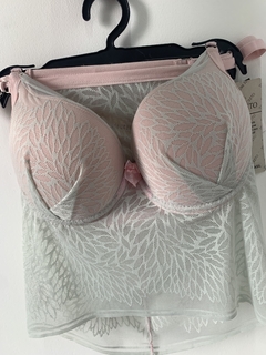 Conjunto de lingerie Apaixonante na internet