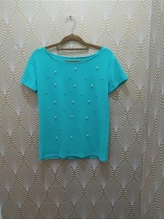 Camiseta Feminina com aplicação de pérola - comprar online