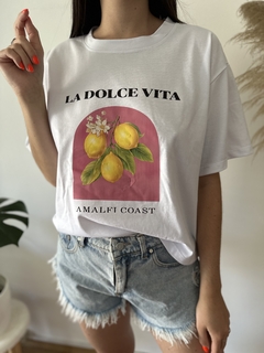 Remera Boxy Fit Dolce Vita - Karma Mayorista