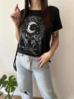 Remera The Moon - tienda online