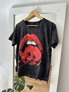 Remera Nevada Lips Cherry - comprar online